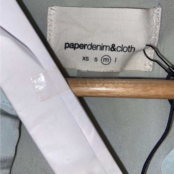 NWT 100% Silk Mint Green Button Down Blouse - Picture 3 of 4